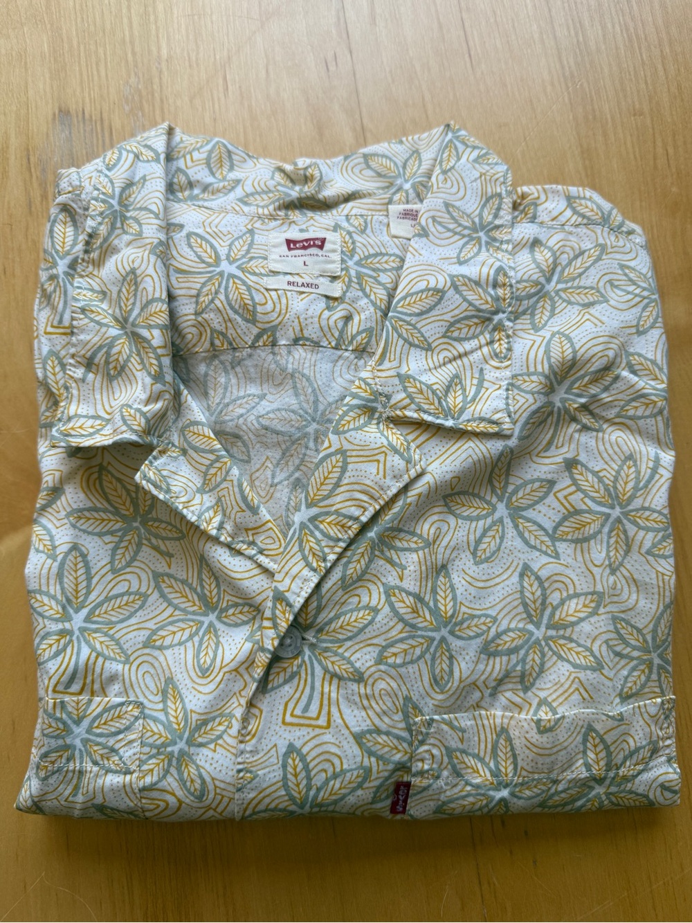 Levi's Relaxed Short-Sleeve Button-Down Shirt - Cream, Green & Gold Large